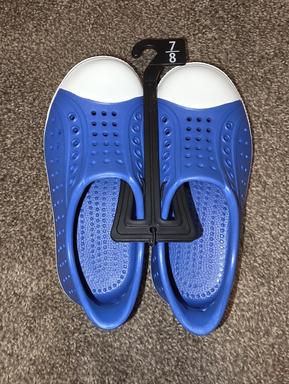 💓 3/$15 Boy's Size 7/8 Blue Summer Shoes